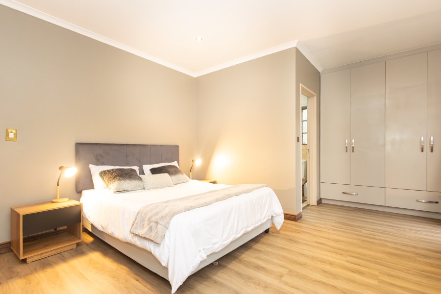 5 Bedroom Property for Sale in Vierlanden Western Cape